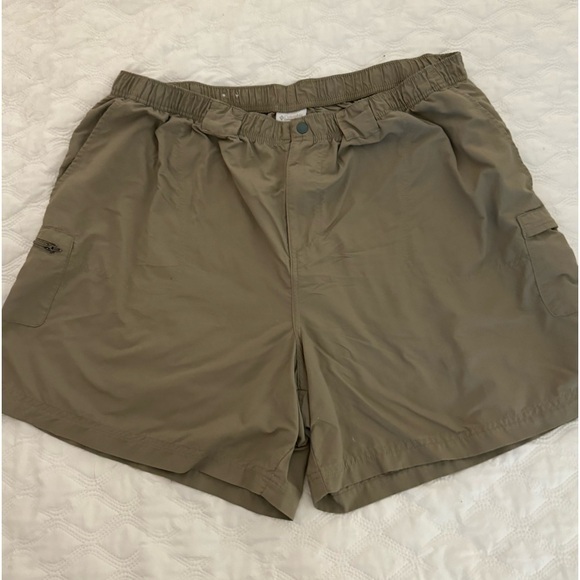 Columbia Utility Cargo Shorts Tan Size 2XL 5” inseam - Picture 1 of 7